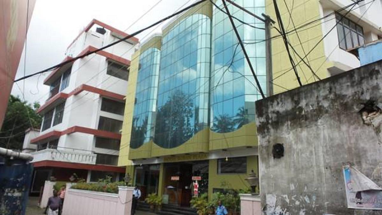 Hotel Boban Plaza Thiruvananthapuram Екстер'єр фото